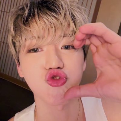 cloudychx's profile picture. isinya rt an AU dan cowo kipop