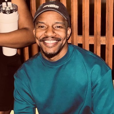 KINGMelvin_'s profile picture. bravado. crocodilio. solid broer. ≠. himothy. jaywalking the autobahn.