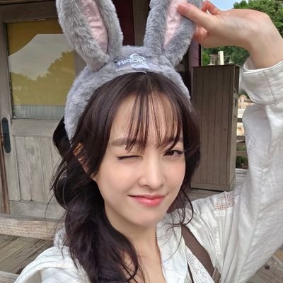 Dearest_Daphne's profile picture. living on coffee+carbs                                                      
  loving #박보영 & #CarlaAbellana   
    #OurUnwrittenSeoul #MeloMovie on Netflix