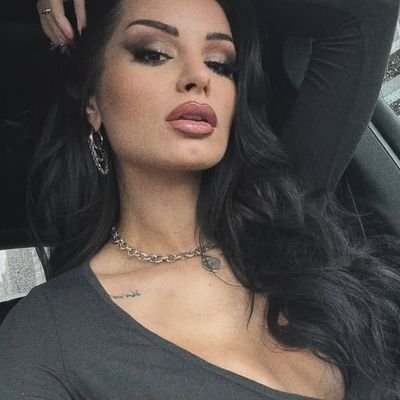 taehmerald's profile picture. ✮⋆˙ books and great movies make life better ˙⋆✮