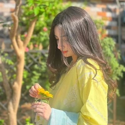 why_yashal's profile picture. too good to be true 😇