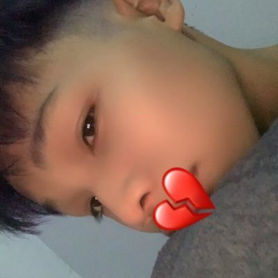 fiuuisthere's profile picture. nothing to see