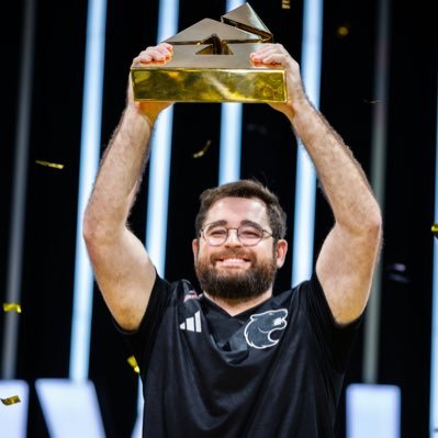 marcelotoledo23's profile picture. Ex jogador de CS 1.6 e fascinado por WoW, SC2, Diablo e PUBG. Product Manager na @fallengearbr Pai de um menino lindo chamado Pietro e melhor Slark do Brasil.