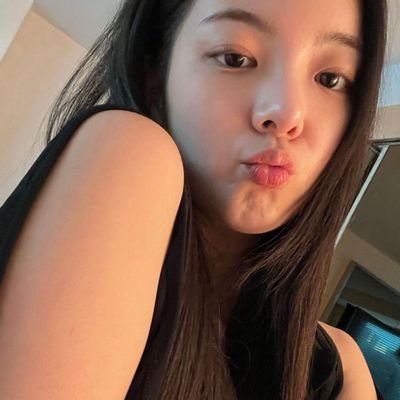 ILLITprince's profile picture. hipocrisia pura