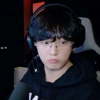 ji_lie29's profile picture. 7=1 💜 Esperando o BTS em 2026