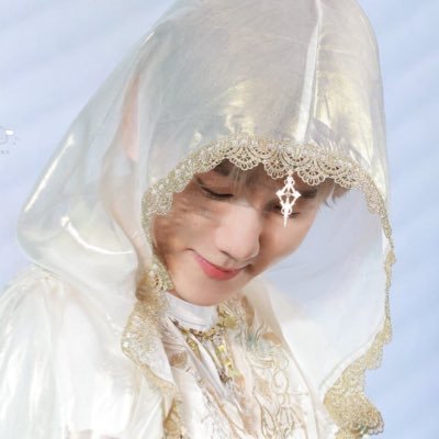 baeknotbake_'s profile picture. forever obsessed with chanbaek’s gentle glances