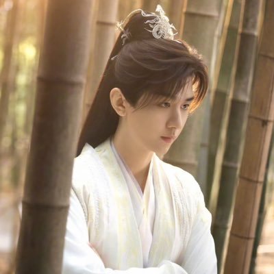 chengyi1704's profile picture. พี่อี้ #เจ้าพ่อน้ำแดง #ผมขาวร่างทอง