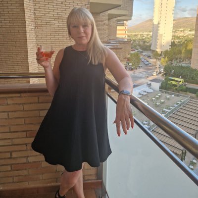 suzanneccash's profile picture. 