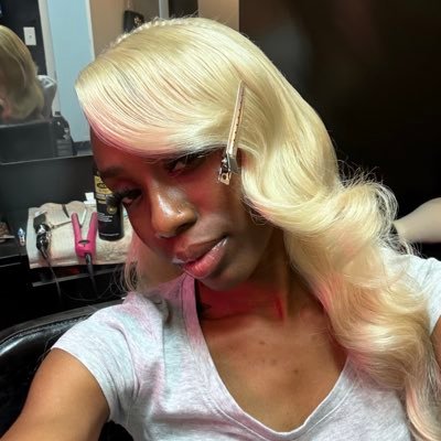 msdianamalani's profile picture. 25. | model |  proverbs 31:25 💎