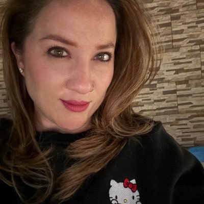 prettyfreckles's profile picture. 👩🏼‍💻 Mercadóloga + Digital Project Manager + Emprendedora + Repostera 🎂 ♒️ + 👩‍👦 + 🐶🐱🐱🐱 L i v e F o r e v e r ✨