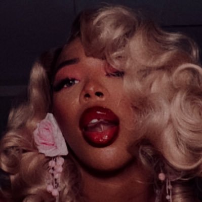 kimberlyn_____'s profile picture. Content Marketer dabbling in other cool stuff. A very tired babe🫠 I like to tweet music lyrics ✨