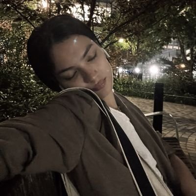 moondiariess's profile picture. 19 ⋆ 🧷 business student #booktwt
                       📖: 17/14
  cr: when the moon split ⋆ ˚｡⋆୨୧˚                            
#SavePalestine 🇵🇸