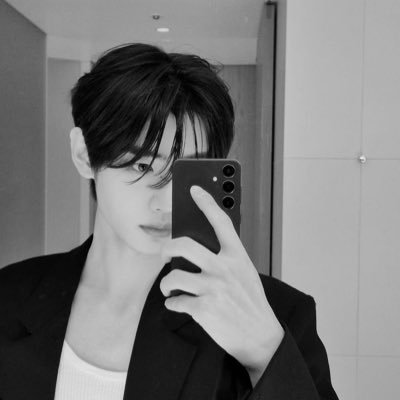 younrina's profile picture. 