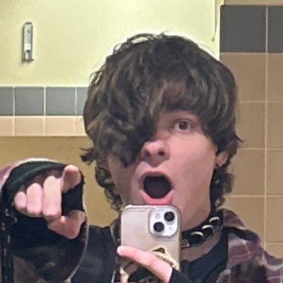 nyllathewafer's profile picture. autistic horror movie buff.  Trans flag in name because there’s no Non-binary flag.