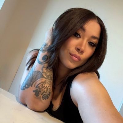 nicolexrene's profile picture. GO BIRDS! 🦅