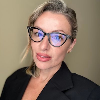 ViktoriyaDimit3's profile picture. Fortune favors the brave                                        @viktoriya_mitev