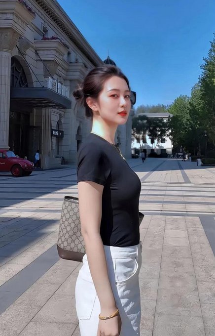 Broovui9437302's profile picture. 