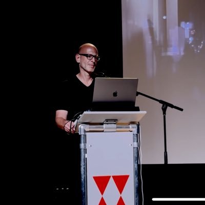 da5idvan's profile picture. Art + XR + AI. Exploring embodied 3D interaction.