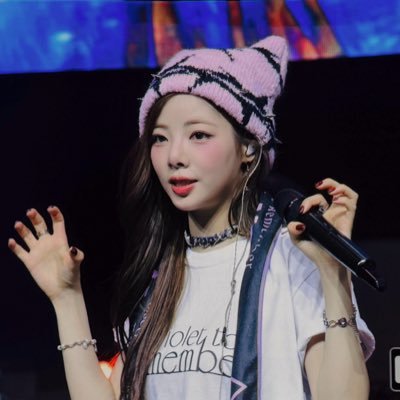 purkis_lover's profile picture. purple kiss on bloody top !