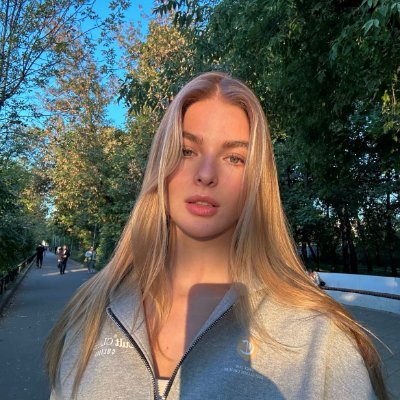 LandP_ruuunn's profile picture. 🌅 like sunset, also like to walk in the dusk | life is a quiet flow of light