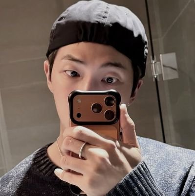 jkpoesy's profile picture. jungkook e eu jogando dress to impress