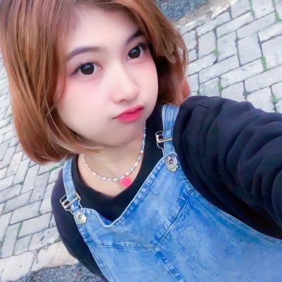 AyraAyrong's profile picture. binian selalu bujur, kecuali aku lo.