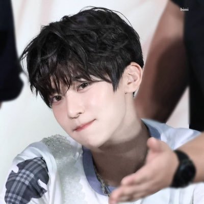 ms_buto's profile picture. 나는몰랐다11살연상한테빠질줄