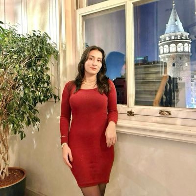 begumv_'s profile picture. hançer gibi keskin ve çiçekler gibi ince