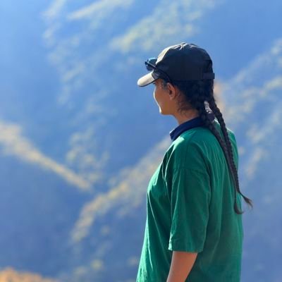 somayyeh72nz's profile picture. از دنیای کلمات📝 |
شاگرد ادبیات📚|
و دارای اشتیاق به انسان و زندگی🩵

تو بگو چه دیوانگی‌هایی داری؟