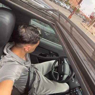 sfne_s's profile picture. Sic parvis magna