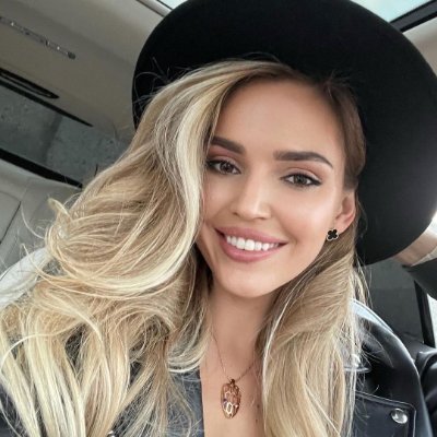 EmilySimps66065's profile picture. You must become strong first, 💪🏻and then the world will treat you gently.❤️