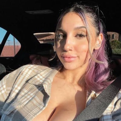 ellarob940's profile picture. 