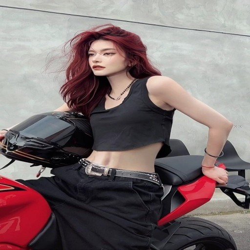 hejeec54220's profile picture. "Here for a good time, not a long time. Let’s see where this night takes us 😏🍹 #NightOut #AdventureAwaits"