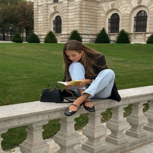 whooqri84779's profile picture. I walk like I’m the queen of every room I step into