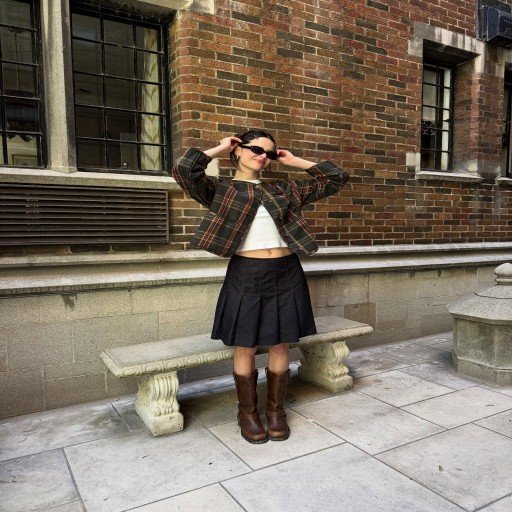 Serflo084's profile picture. "Here for a good time, not a long time. Let’s see where this night takes us 😏🍹 #NightOut #AdventureAwaits"