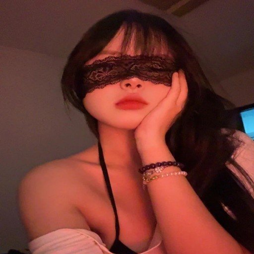 ThuetabwTcVuQ's profile picture. My smile could burn down the world and rebuild it