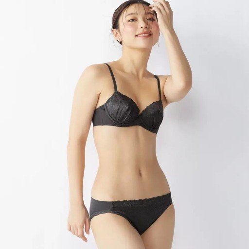 Yleaoofou45046's profile picture. I glow like the last light you’ll ever need in the dark