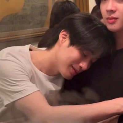 chenwa4h's profile picture. 