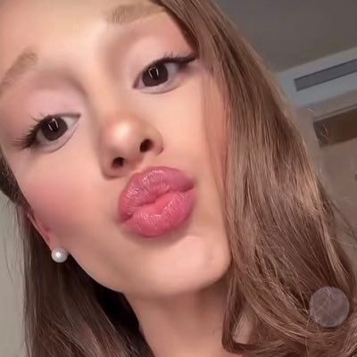 eternalsmb's profile picture. ✩ 25 she / her carrd byf ♡ mb + ari + bp