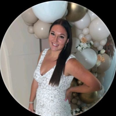 lindsay_gan's profile picture. 🏠Homeless To Half A Million In 21 Months 🏪 I Teach People Step By Step How To Generate 5 Figures/ Month From Home All Using Social Media 🌐