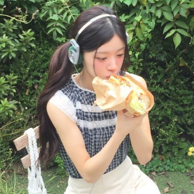 afterninemoon's profile picture. 