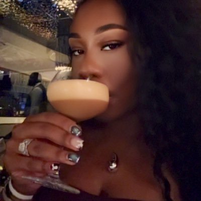 intheblinkofaTY's profile picture. 