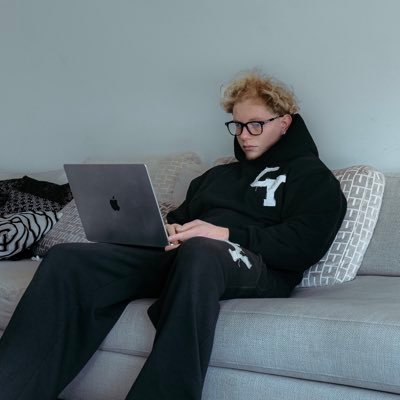 paulfromcynique's profile picture. Je build une petite marque à 7 chiffres par an @cynique__