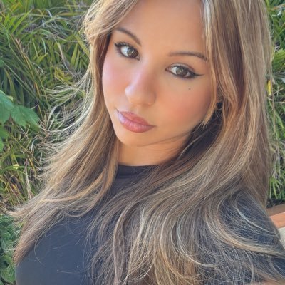 bebetropics's profile picture. 