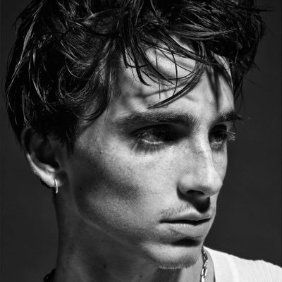 DikaOfoma's profile picture. Artist