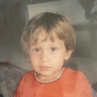 sbstnprada's profile picture. Living