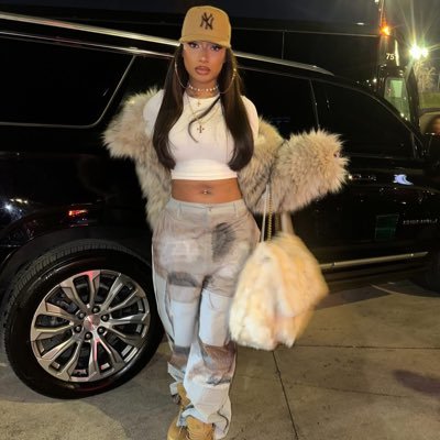 OrganicBrwnHny's profile picture. Your haters are closer than you think ♐️