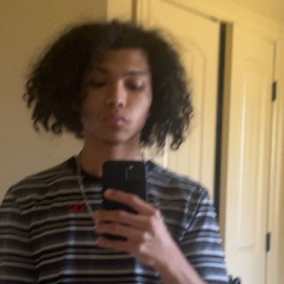 RGonzzz_'s profile picture. 