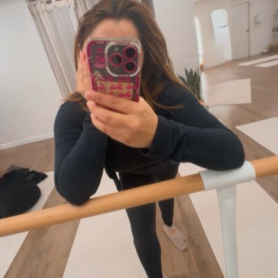 MiRumraisin's profile picture. Equis somos chavos 🦦🦦