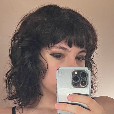 inahazeeee's profile picture. proud replythey